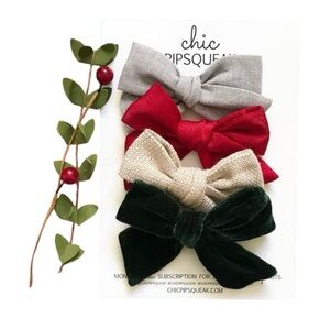 Chic Pipsqueak December 2018 Holiday Bow Clip Set